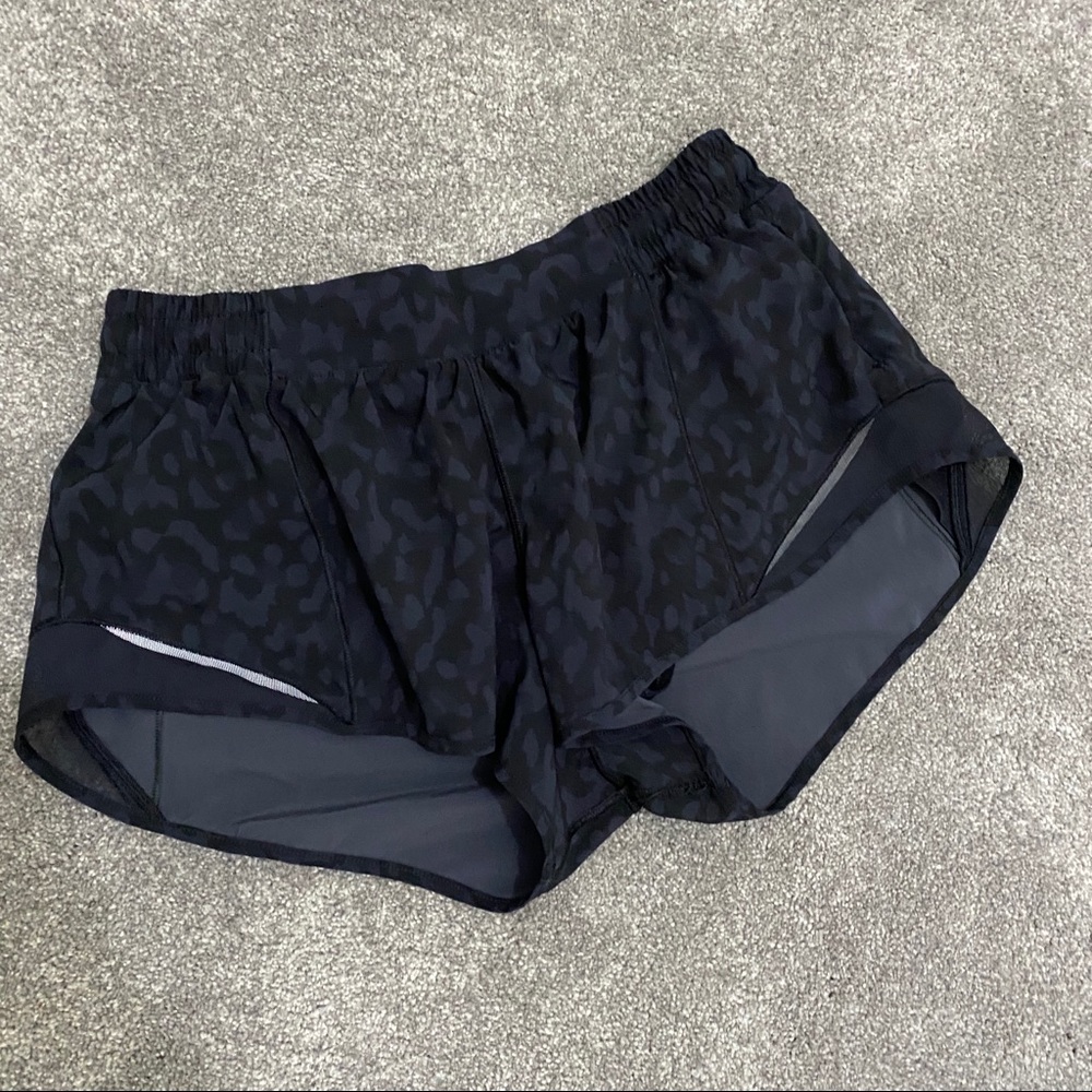 NWOT BLACK CAMO/ANIMAL PRINT HOTTY HOT SHORT SZ 8